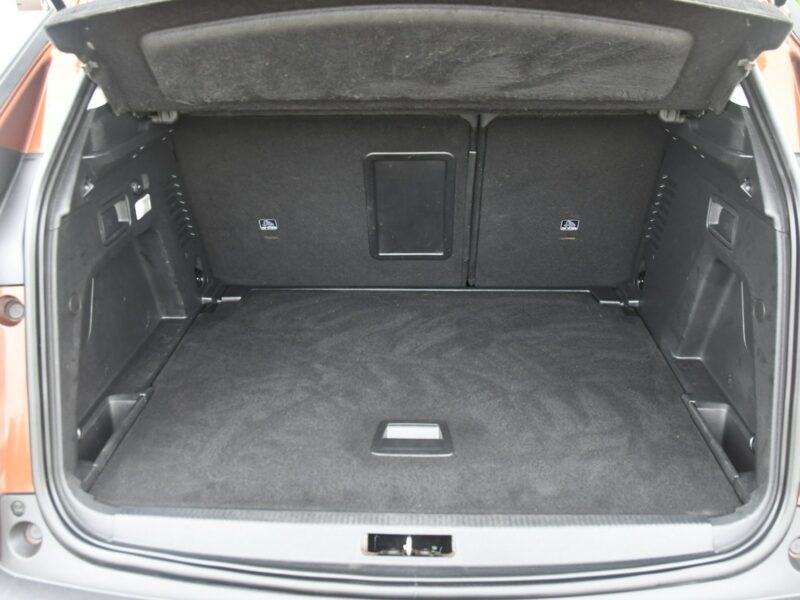 Peugeot 3008 1,2Turbo GT-Line.Ledy.Bi-Xenon.Panorama Dach.Klimatr 2 str. Kamera Cof II (2016-)