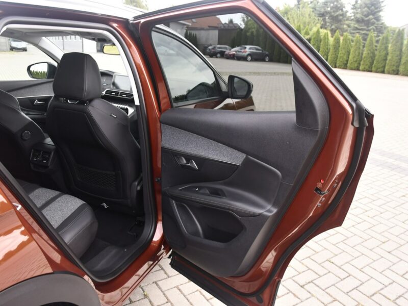 Peugeot 3008 1,2Turbo GT-Line.Ledy.Bi-Xenon.Panorama Dach.Klimatr 2 str. Kamera Cof II (2016-)