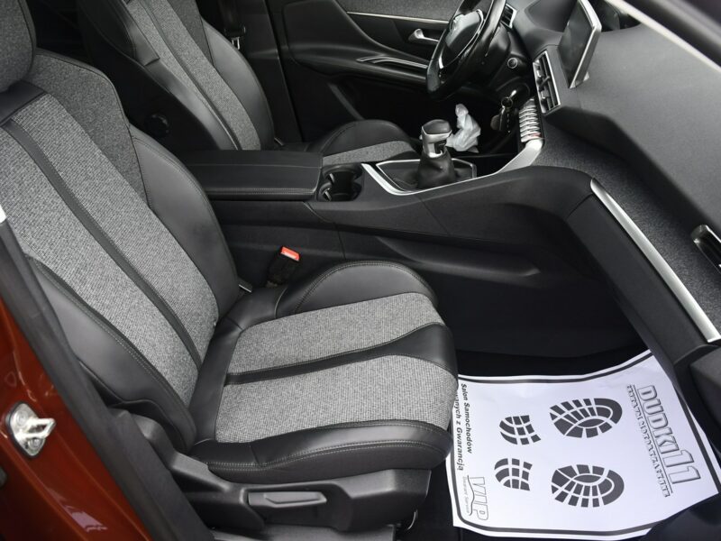 Peugeot 3008 1,2Turbo GT-Line.Ledy.Bi-Xenon.Panorama Dach.Klimatr 2 str. Kamera Cof II (2016-)
