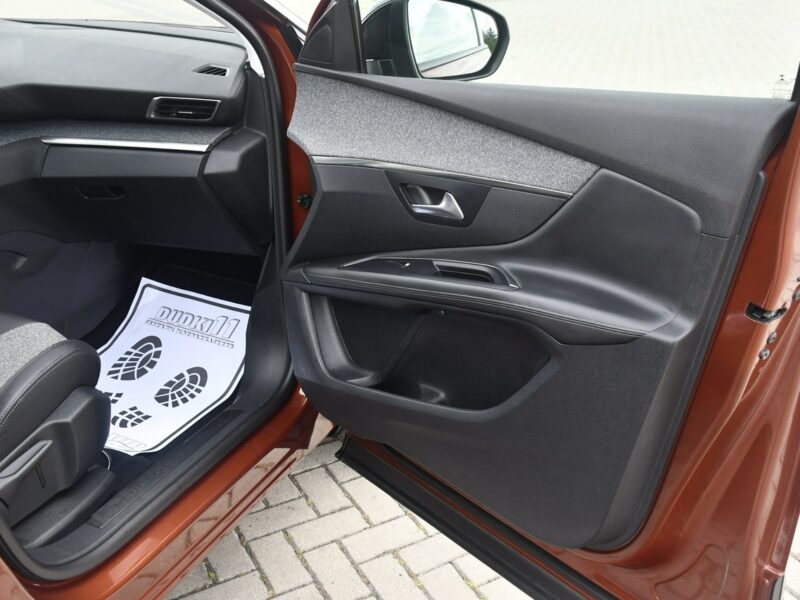 Peugeot 3008 1,2Turbo GT-Line.Ledy.Bi-Xenon.Panorama Dach.Klimatr 2 str. Kamera Cof II (2016-)