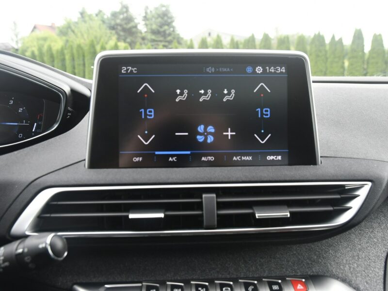 Peugeot 3008 1,2Turbo GT-Line.Ledy.Bi-Xenon.Panorama Dach.Klimatr 2 str. Kamera Cof II (2016-)