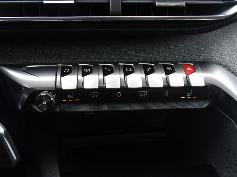 Peugeot 3008 1,2Turbo GT-Line.Ledy.Bi-Xenon.Panorama Dach.Klimatr 2 str. Kamera Cof II (2016-)