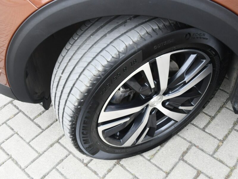 Peugeot 3008 1,2Turbo GT-Line.Ledy.Bi-Xenon.Panorama Dach.Klimatr 2 str. Kamera Cof II (2016-)