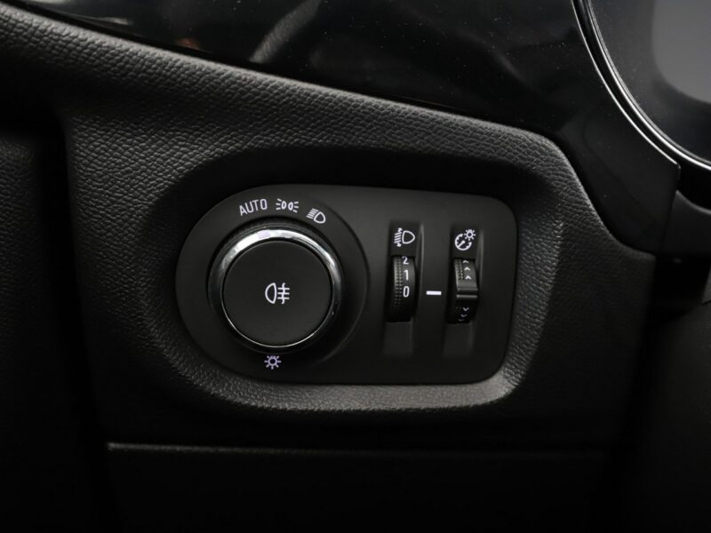 Opel Corsa virtual cocpit klima kamera i czujniki parkowania F (2019-)