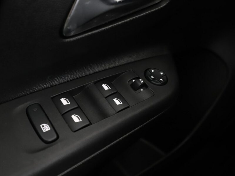 Opel Corsa virtual cocpit klima kamera i czujniki parkowania F (2019-)