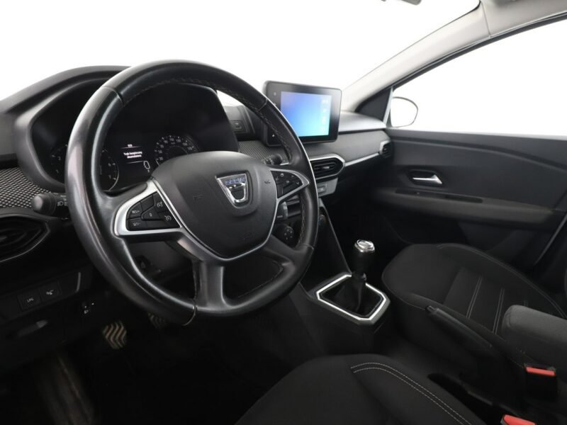 Dacia Jogger klimatyzacja czujniki parkowania LED multifunkcja