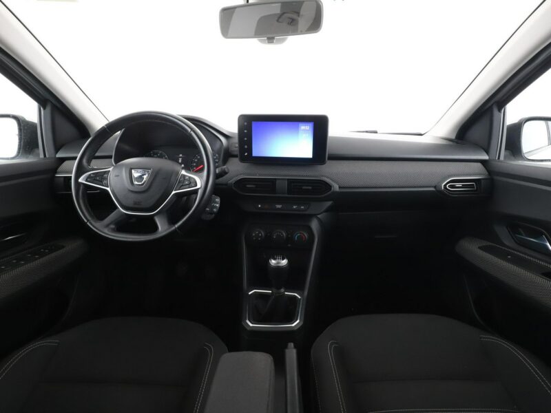 Dacia Jogger klimatyzacja czujniki parkowania LED multifunkcja