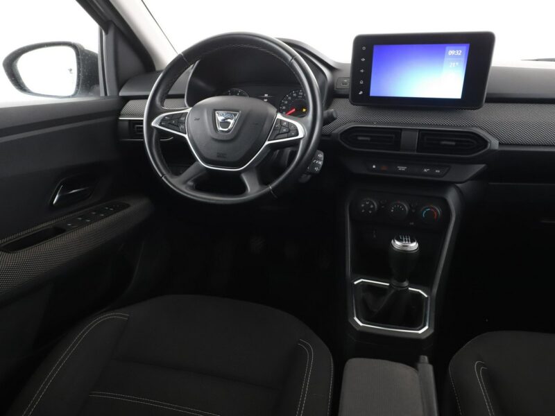 Dacia Jogger klimatyzacja czujniki parkowania LED multifunkcja
