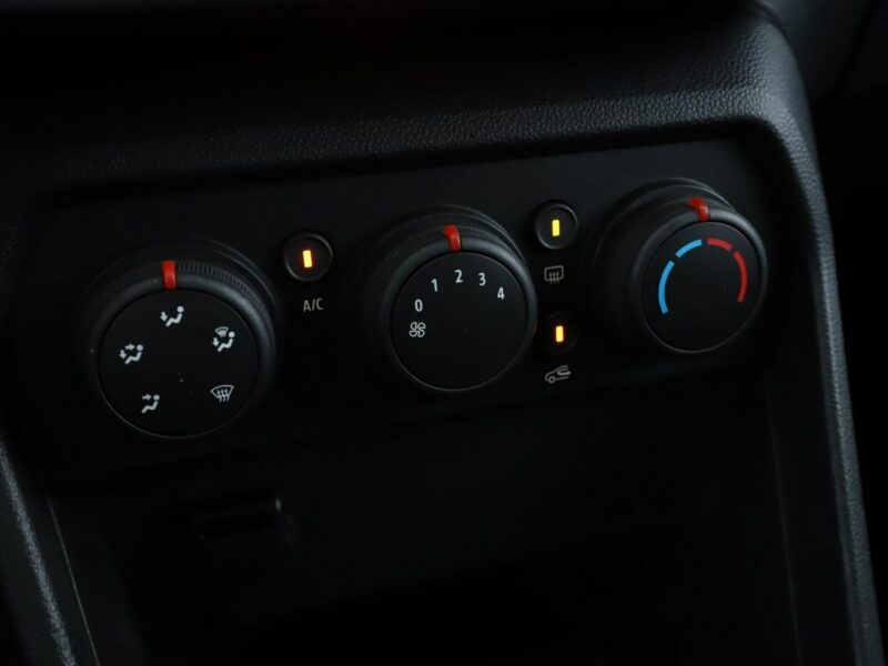 Dacia Jogger klimatyzacja czujniki parkowania LED multifunkcja