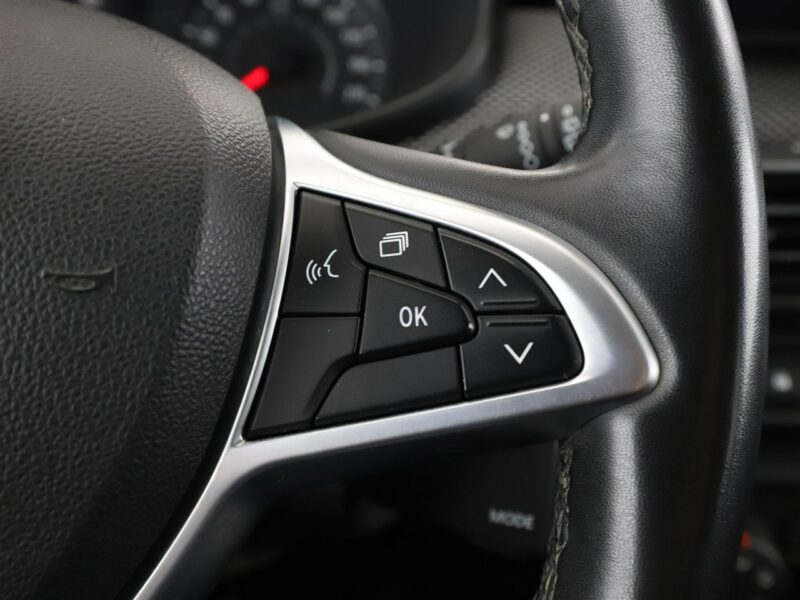 Dacia Jogger klimatyzacja czujniki parkowania LED multifunkcja