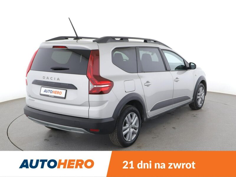 Dacia Jogger klimatyzacja czujniki parkowania LED multifunkcja