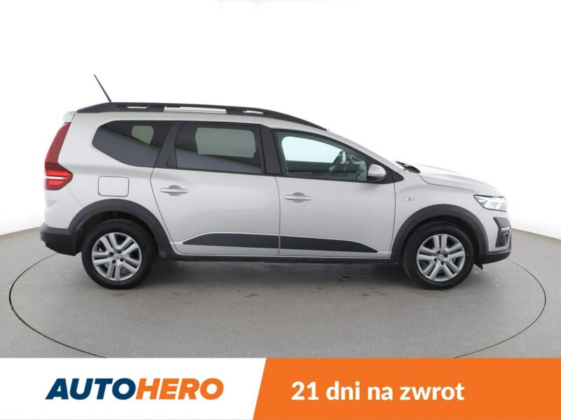 Dacia Jogger klimatyzacja czujniki parkowania LED multifunkcja