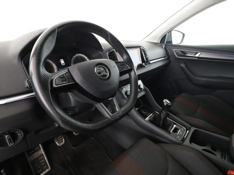 Škoda Karoq full LED navi klima auto czujniki parkowania grzane fotele