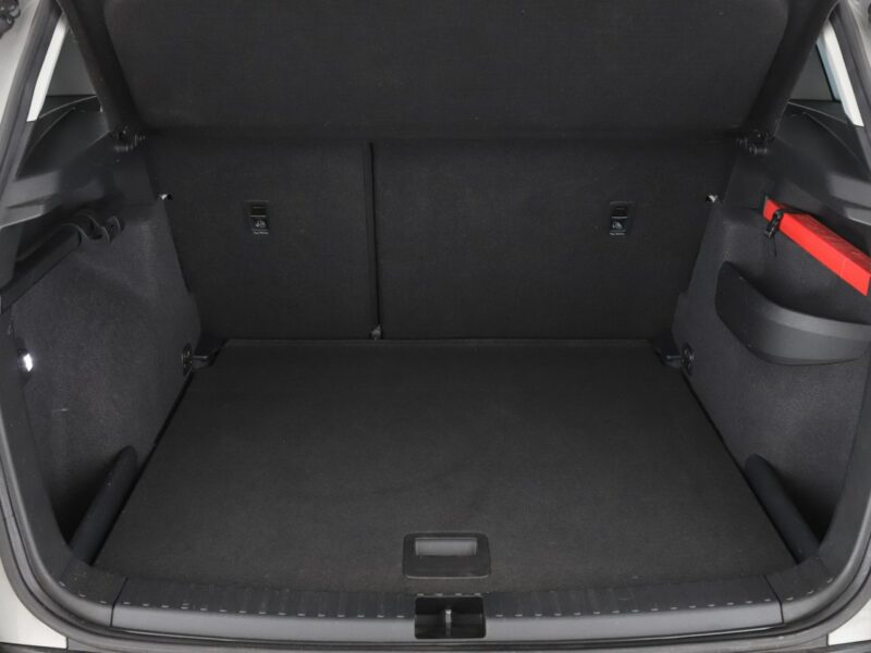 Škoda Karoq full LED navi klima auto czujniki parkowania grzane fotele