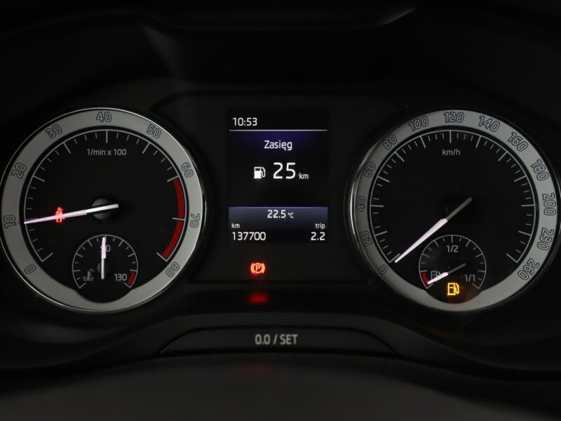 Škoda Karoq full LED navi klima auto czujniki parkowania grzane fotele