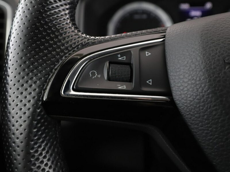 Škoda Karoq full LED navi klima auto czujniki parkowania grzane fotele