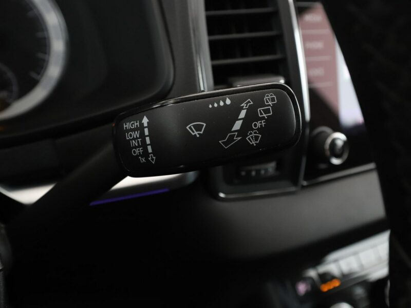 Škoda Karoq full LED navi klima auto czujniki parkowania grzane fotele