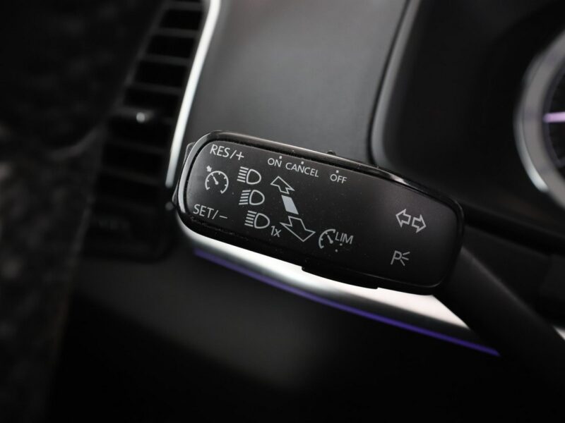 Škoda Karoq full LED navi klima auto czujniki parkowania grzane fotele