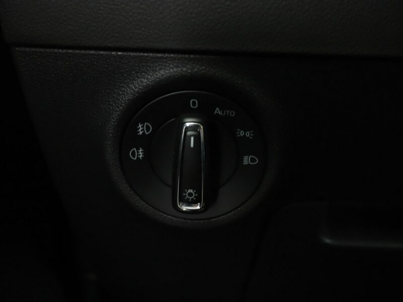 Škoda Karoq full LED navi klima auto czujniki parkowania grzane fotele