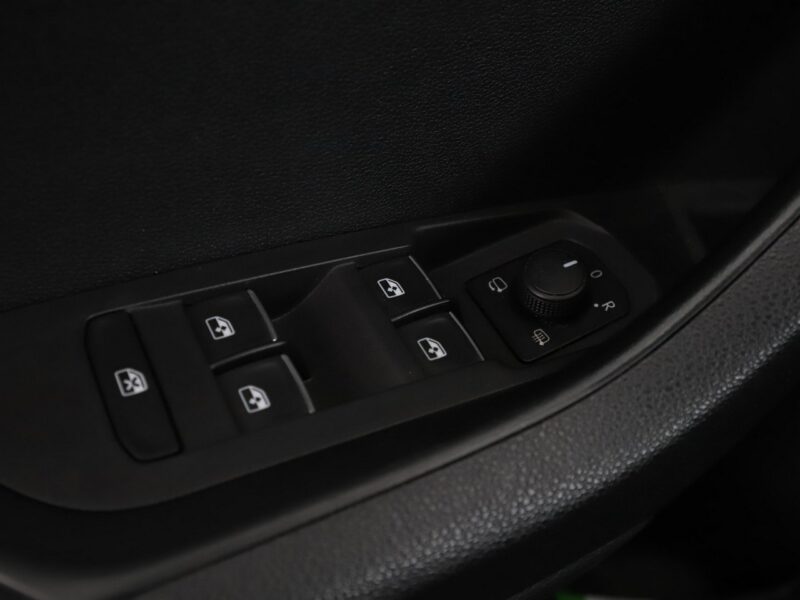 Škoda Karoq full LED navi klima auto czujniki parkowania grzane fotele