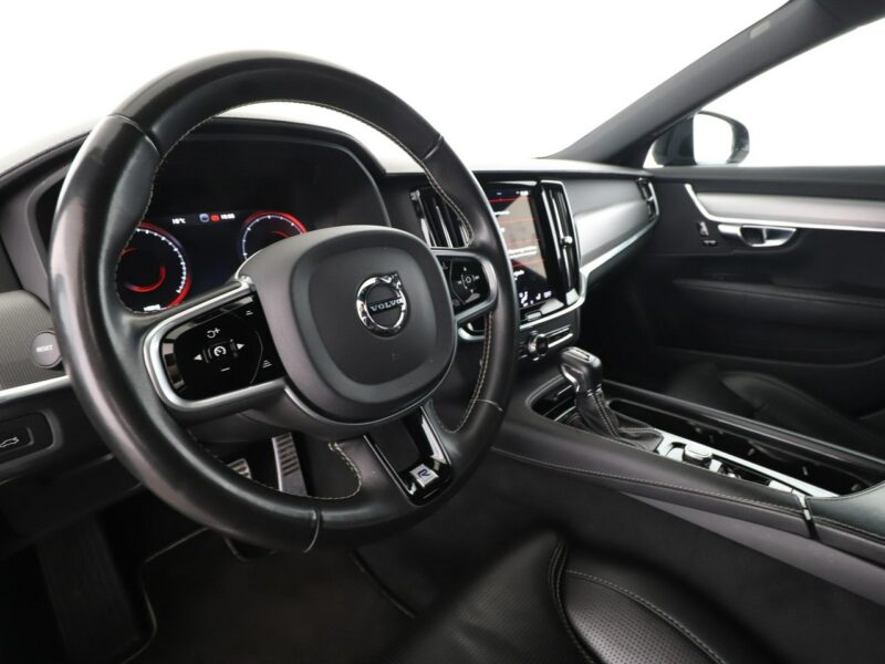Volvo V90 FV23 2.0 D4 R-DESIGN FL Navi Tempomat Grzana Wentylowana Skóra FullLED