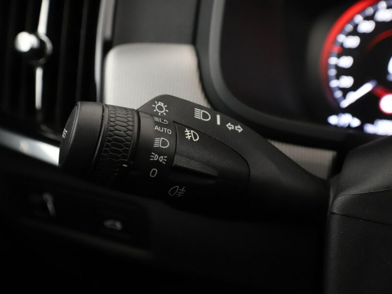 Volvo V90 FV23 2.0 D4 R-DESIGN FL Navi Tempomat Grzana Wentylowana Skóra FullLED