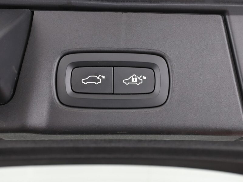 Volvo V90 FV23 2.0 D4 R-DESIGN FL Navi Tempomat Grzana Wentylowana Skóra FullLED