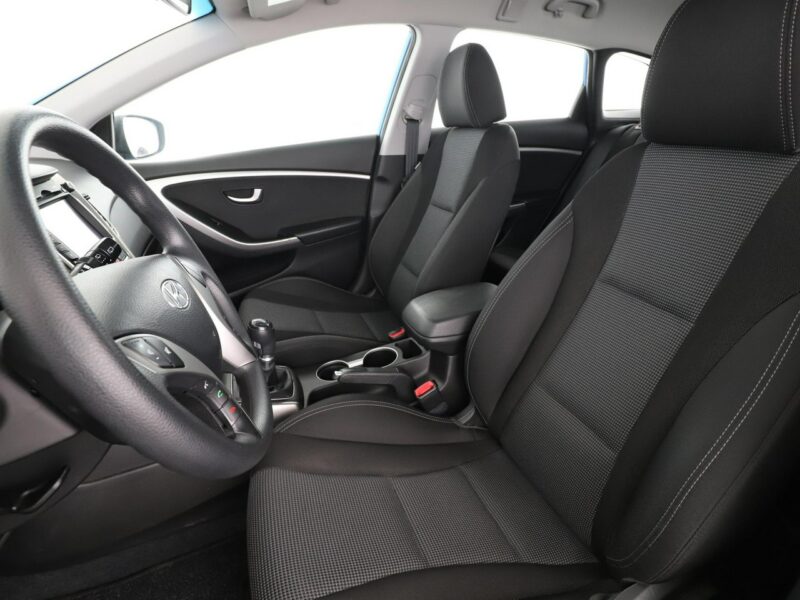 Hyundai i30 navi klimatyzacja multifunkcja kamera i czujniki parkowania III (2017-)