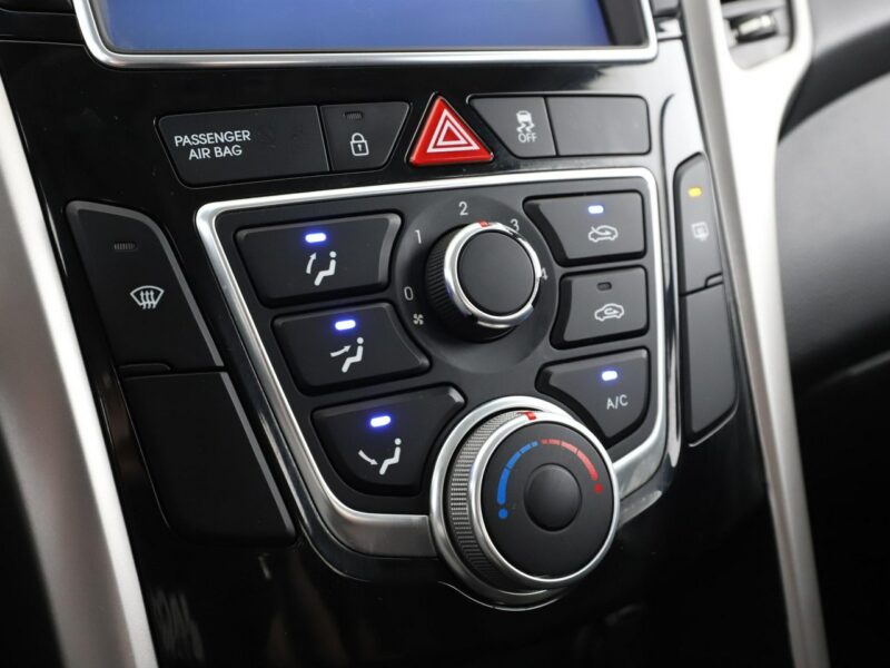 Hyundai i30 navi klimatyzacja multifunkcja kamera i czujniki parkowania III (2017-)