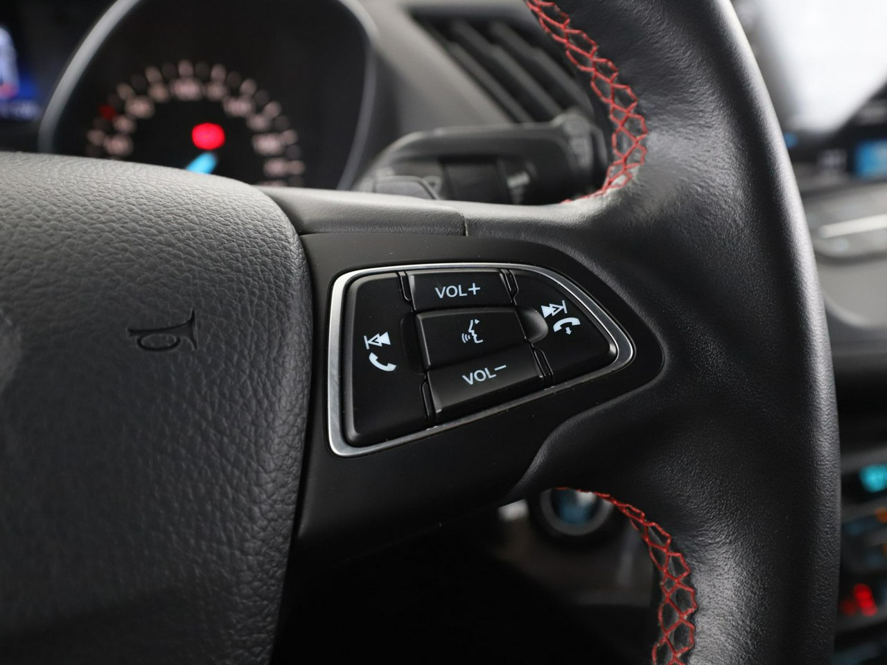 Ford Kuga ST-Line 242KM automat 4x4 Bi-Xenon grzane fotele navi PDC II (2012-)