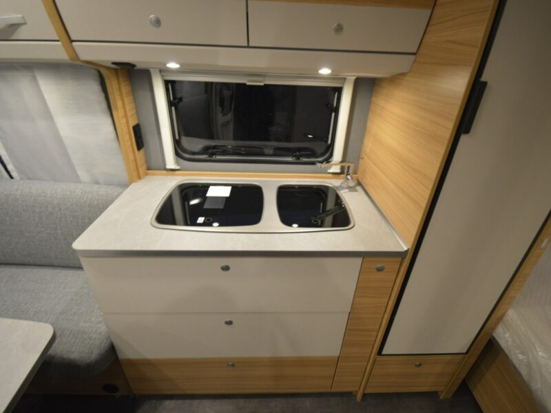przyczepy kempingowe Dethleffs Camper 470 FR Od ręki - Przyczepa z podkową i łóżkiem francuskim! Ogrzewanie Combi 4