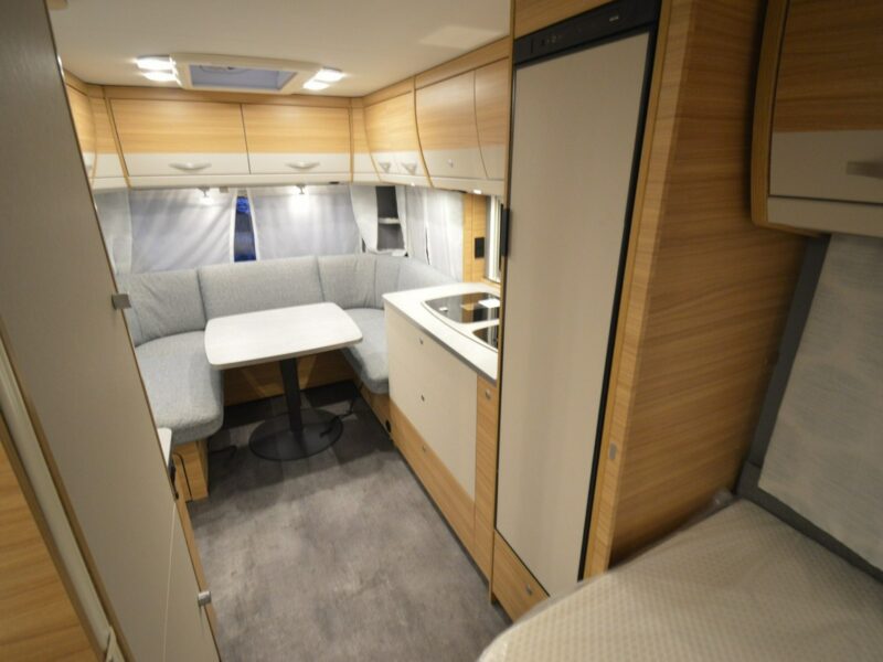 przyczepy kempingowe Dethleffs Camper 470 FR Od ręki - Przyczepa z podkową i łóżkiem francuskim! Ogrzewanie Combi 4