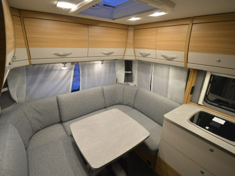 przyczepy kempingowe Dethleffs Camper 470 FR Od ręki - Przyczepa z podkową i łóżkiem francuskim! Ogrzewanie Combi 4