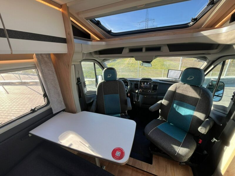 samochody kempingowe Dethleffs Globebus GO T15 Od ręki - Kompaktowa półintegra Dethleffs w wersji zimowej