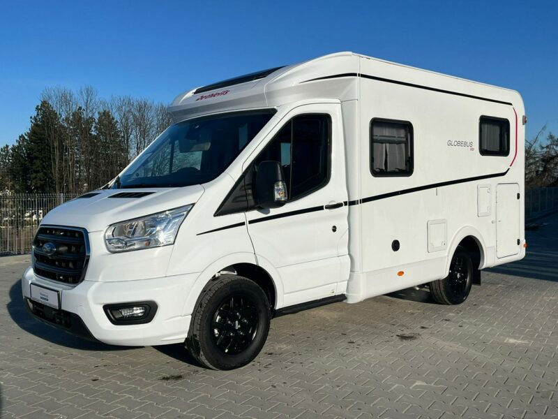 samochody kempingowe Dethleffs Globebus GO T15 Od ręki - Kompaktowa półintegra Dethleffs w wersji zimowej