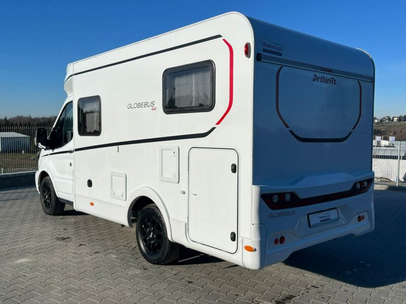 samochody kempingowe Dethleffs Globebus GO T15 Od ręki - Kompaktowa półintegra Dethleffs w wersji zimowej
