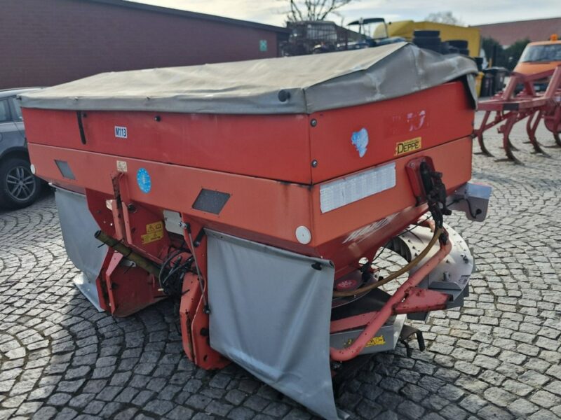 siewki i siewniki inny Rozsiewacz RAUCH AXERA-M 1102 Rozsiewacz RAUCH AXERA-M 1102