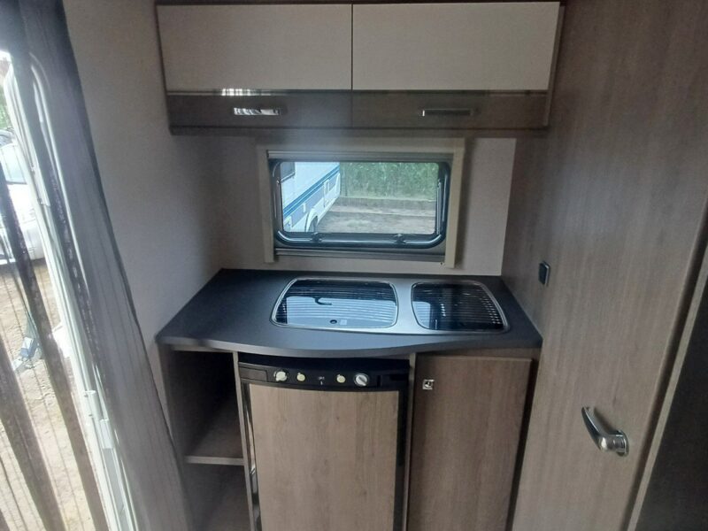 przyczepy kempingowe A.T.M RUBIS 410 Ogrzewanie elektr-gaz.Prysznic Kuchenka Lodówka,rozkładany przedsionek