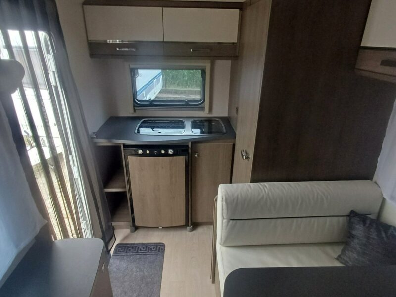 przyczepy kempingowe A.T.M RUBIS 410 Ogrzewanie elektr-gaz.Prysznic Kuchenka Lodówka,rozkładany przedsionek
